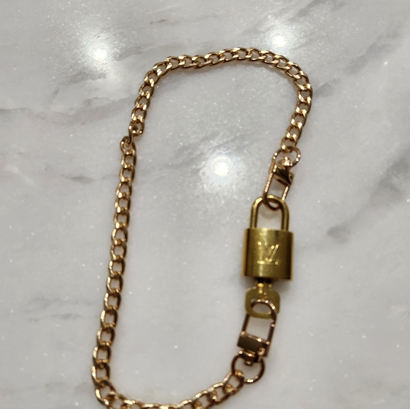 Louis Vuitton gold lock, key and chain necklace - Picture 5 of 5